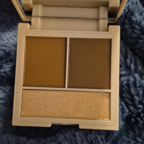 NIB - Makeup Revolution Contour Powder Compact - Light - Picture 3 of 3
